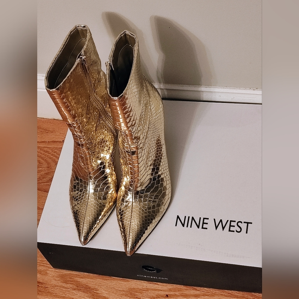 Nine West Gemms Booties Size 9